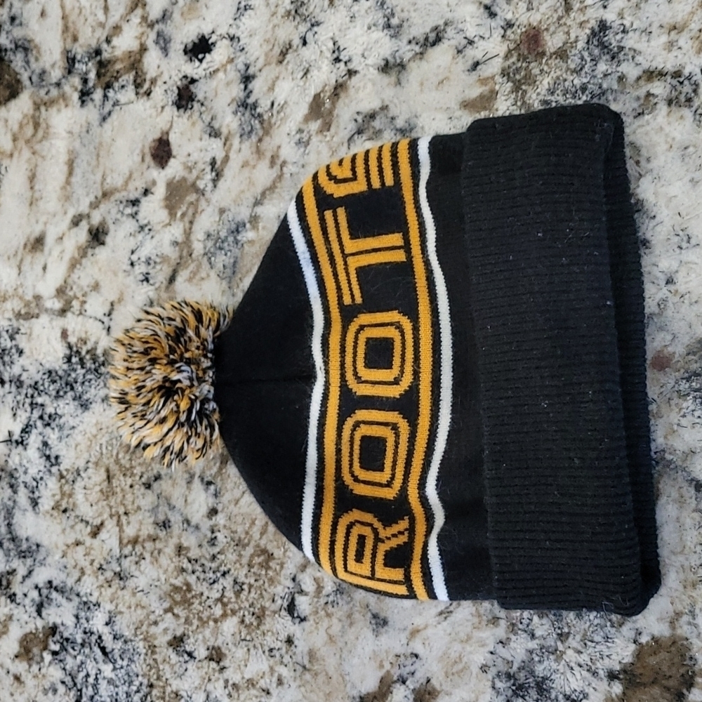 Roots toque-retro look -black ,yellow white -unisex -like new​​​​​​